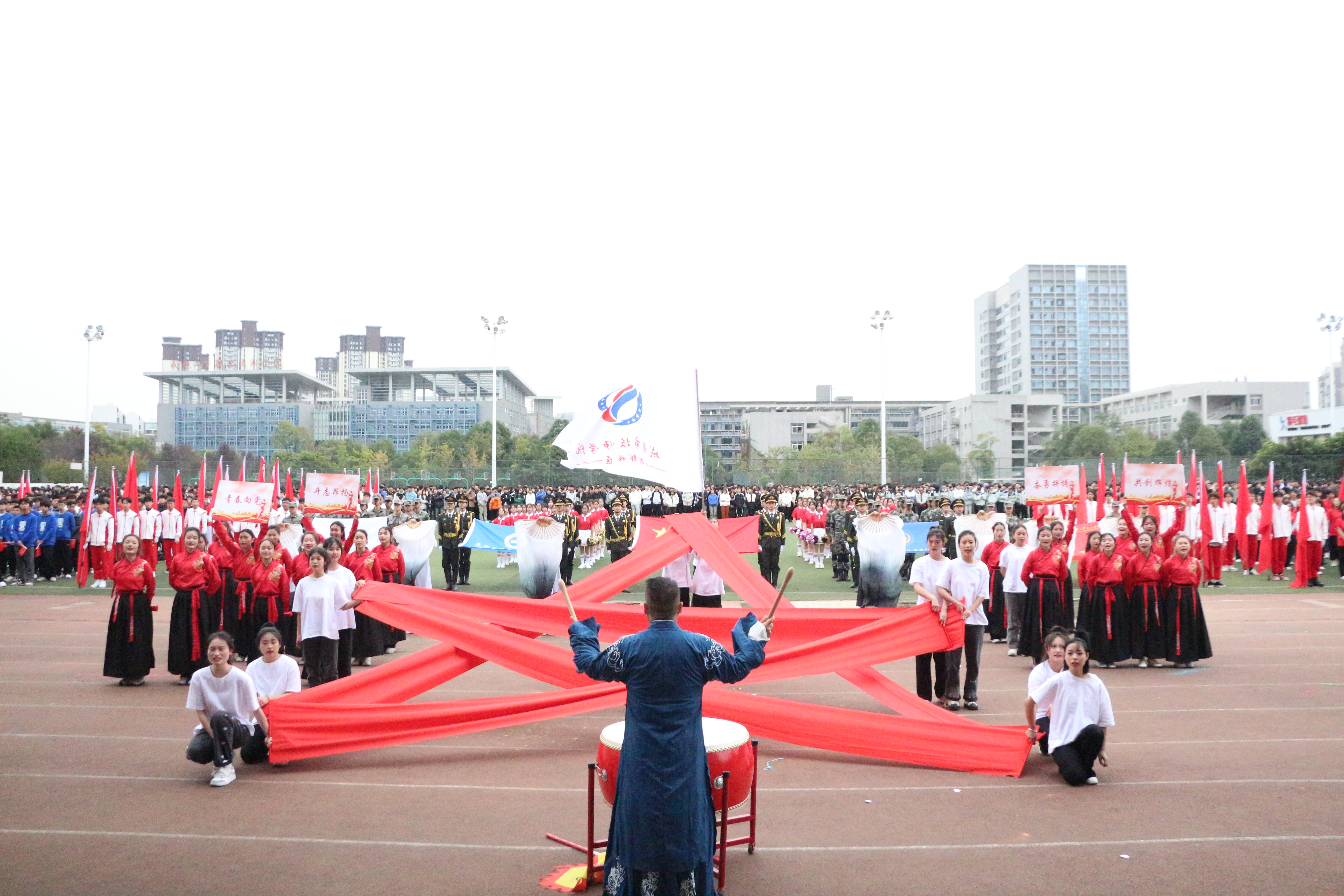 学校秋季田径运动会 (2).jpg