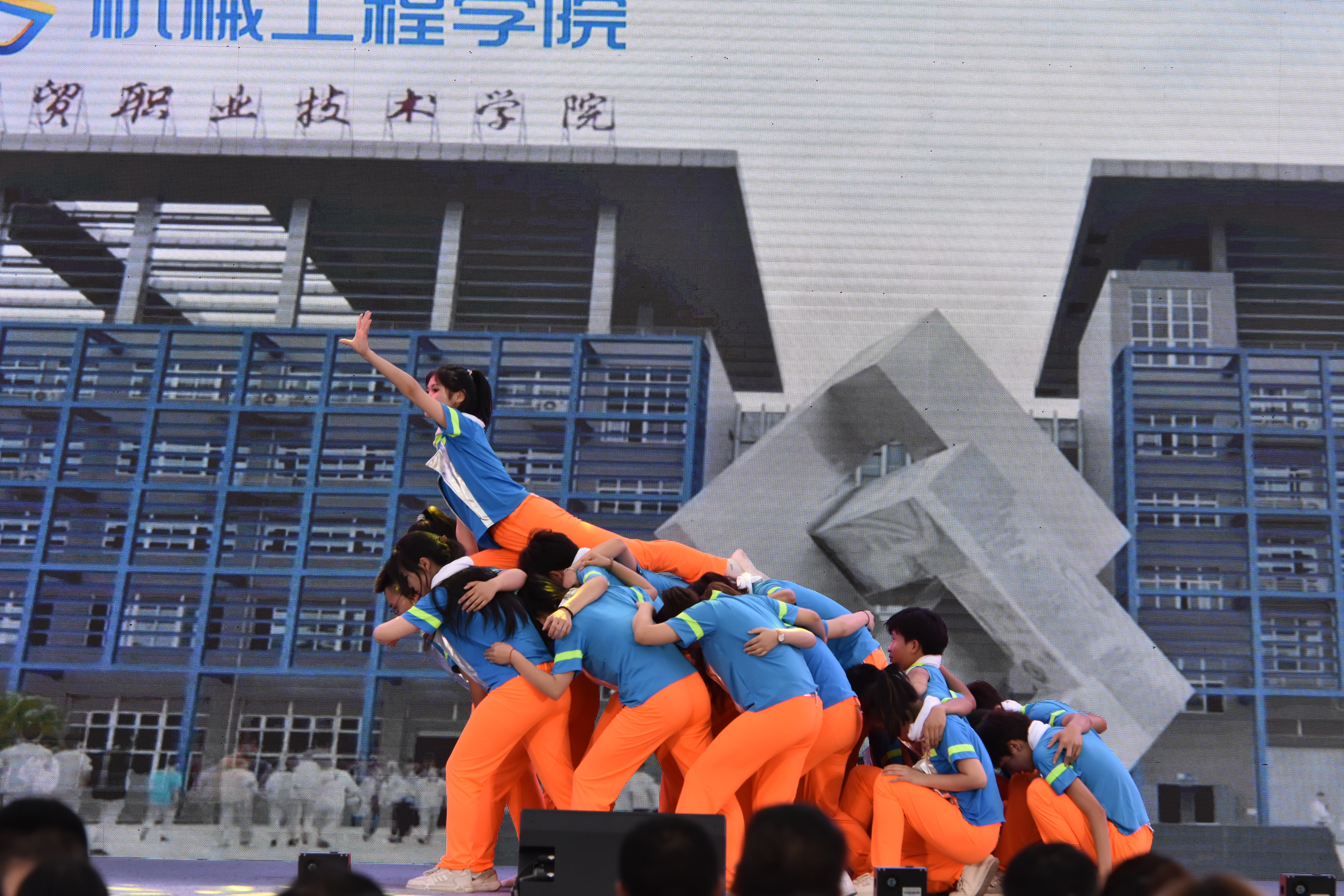 校园科技文化艺术节 (2).JPG