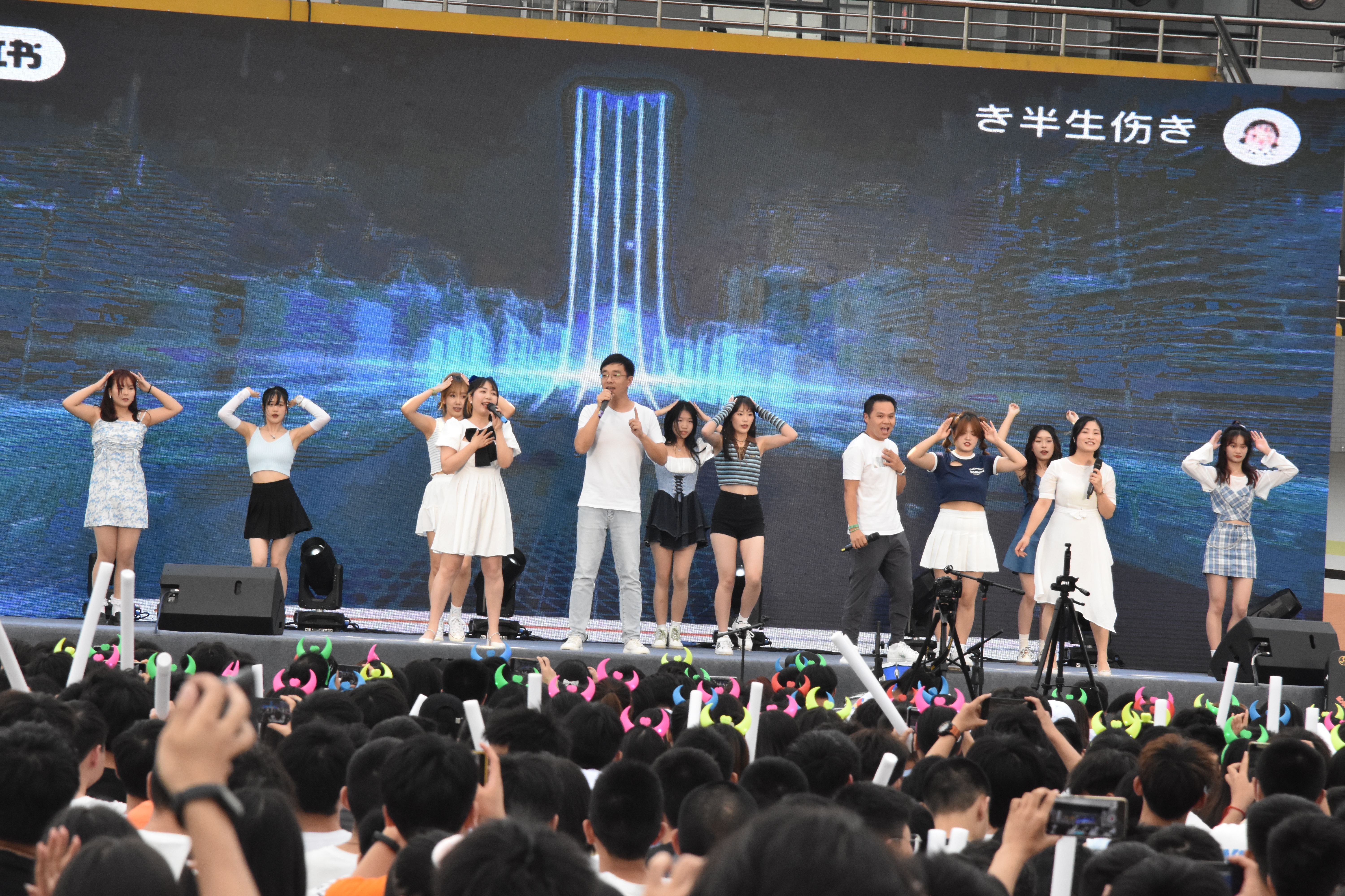 师生草坪音乐节 (2).JPG